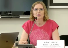 Dr. Ieva Tolmane. 