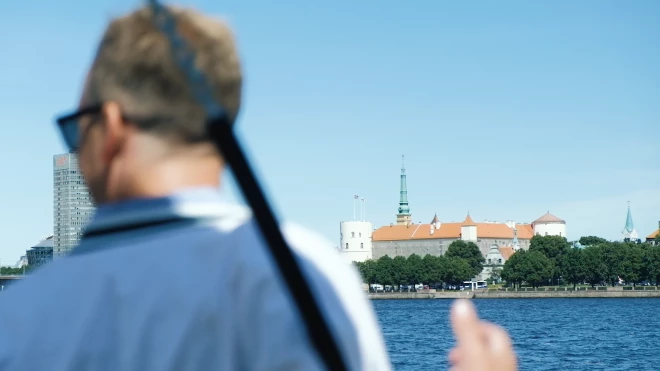 AB dambis ar krāšņo Vecrīgas panorāmu kā šūpoļu vieta izvēlēts sadarbībā ar Rīgas domi.