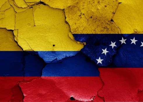 Venecuēla un Kolumbija atjaunos diplomātiskās attiecības vēstnieku līmenī