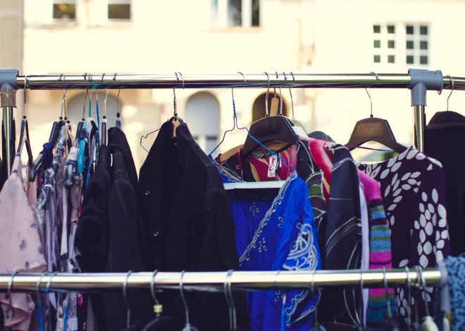 Как очистить вещи из секонд-хенда от чужой энергетики: 4 надежных варианта