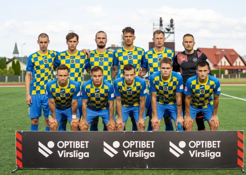 Salaspils "Super Nova" futbolisti pirms mača.