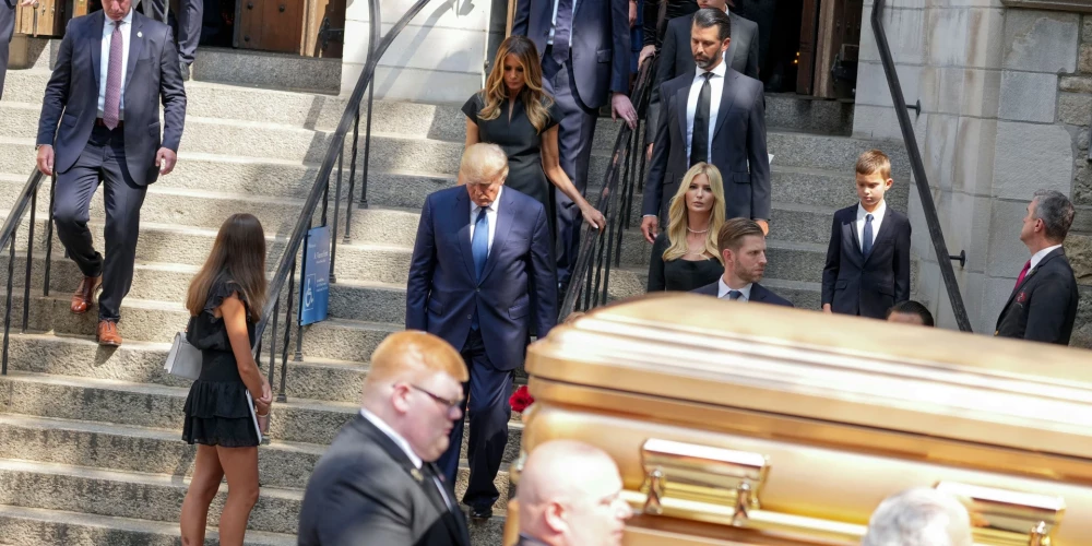 Дональд Трамп похоронил бывшую жену на поле для гольфа