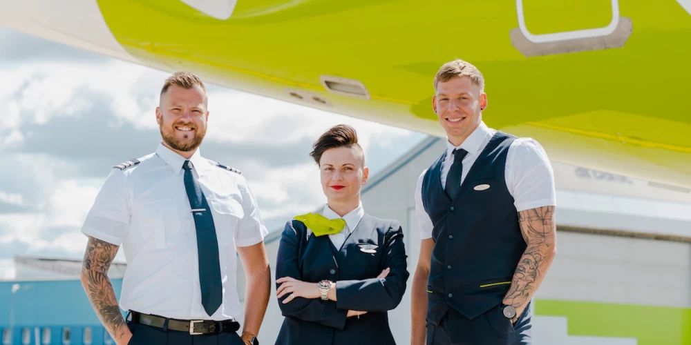 "airBaltic" ļaus apkalpes locekļiem atklāt tetovējumus un pīrsingus