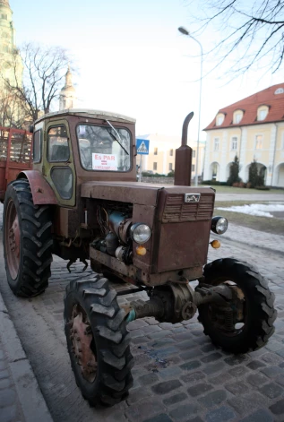 Mūsu laukos vēl ir saglabājušies vietvārdi, kuri godā tur kādreiz bijušos kolhozus “Komunārs”.