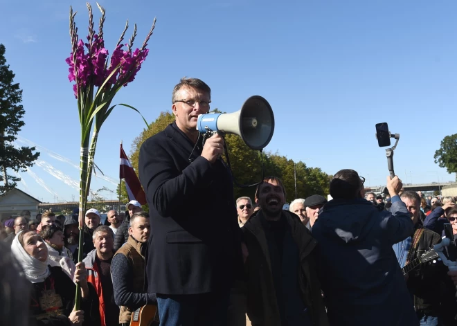 Reliģiskais ģimeņu klans. Vēlēšanas gaidot: “Latvija pirmajā vietā”