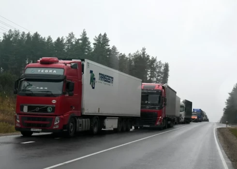 Отрасль грузоперевозок Латвии пока избежала худшего сценария из-за санкций против РФ и Беларуси