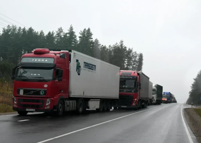 Отрасль грузоперевозок Латвии пока избежала худшего сценария из-за санкций против РФ и Беларуси