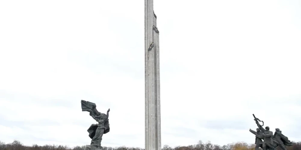 Художники не согласны, что памятник в Парке победы не представляет ценности