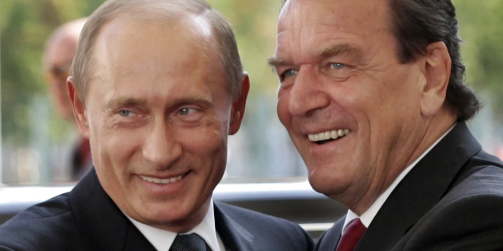 Šrēders aizstāv savu lēmumu nedistancēties no Putina