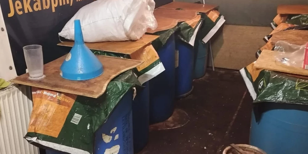 Liepājā aizliedz barot Aigariņus, Carnikavā demolē mazmājiņas, Jēkabpilī atrod simtiem litru brāgas: kriminālā province