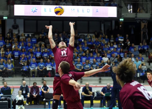 Latvijas vīriešu volejbola izlase Valmierā EČ kvalifikācijas spēlē zaudē Somijai