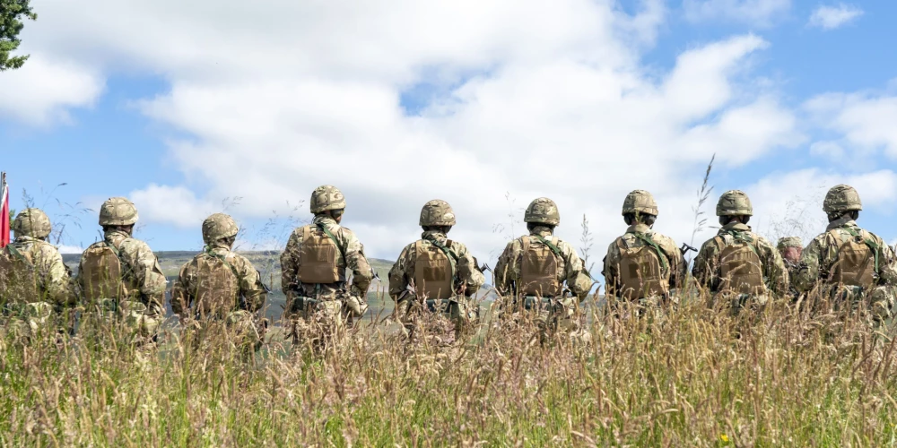 Zviedrijas armijas instruktori palīdzēs Lielbritānijā apmācīt Ukrainas karavīrus