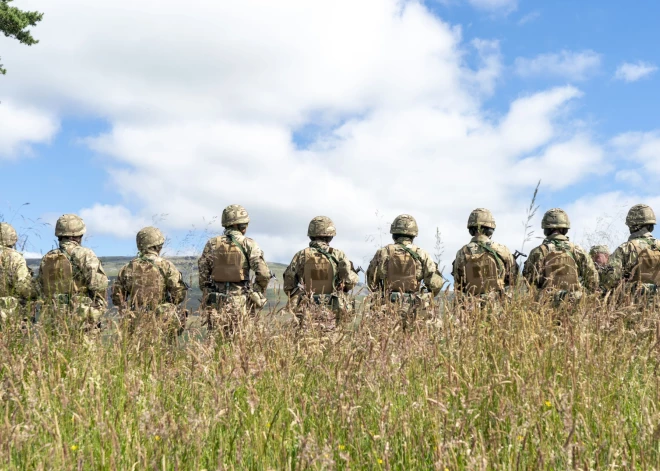 Zviedrijas armijas instruktori palīdzēs Lielbritānijā apmācīt Ukrainas karavīrus