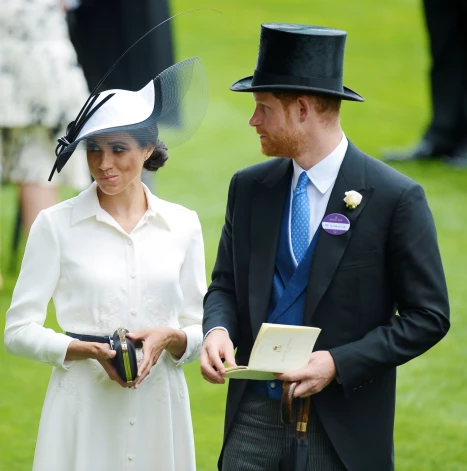 Megana Mārkla noraizējusies, ka vecmāmiņas apmeklējums Balmorālā varētu pastiprināt prinča Harija ilgas pēc dzimtenes.