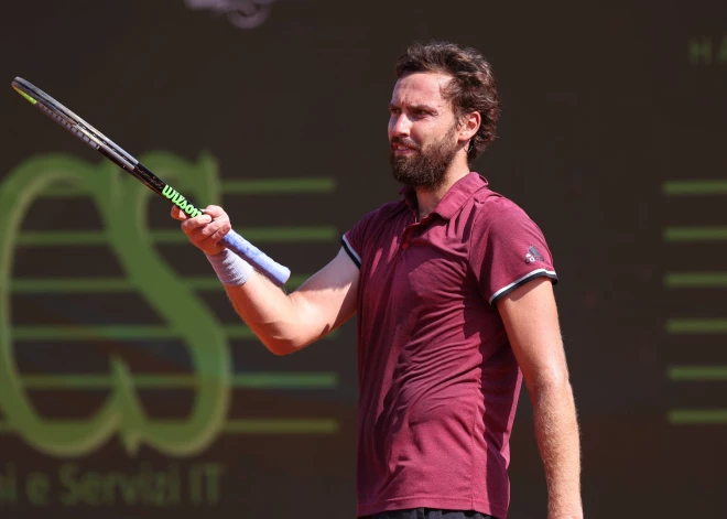 Gulbis nerealizē divas setbumbas un apstājas Sanmarīno "Challenger" turnīra pirmajā kārtā