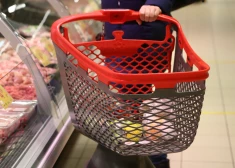 Jau ziņots, ka pēc Centrālās statistikas pārvaldes datiem, šā gada jūlijā, salīdzinot ar jūniju, patēriņa cenu līmenis Latvijā pieauga par 2,2%. Precēm tas pieauga par 2,5%, bet pakalpojumiem - par 1,3 procentiem.