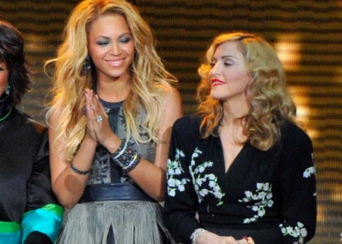 Две легенды музыки Бейонсе и Мадонна снялись в провокационной фотосессии
