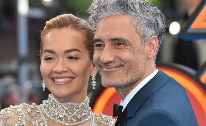 Rita Ora un Taika Vaititi tagad ir precēts pāris.