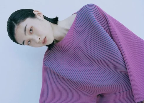 Issey Miyake весна-лето 2022 (фото: Instagram/Isseymiyake)