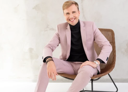 Dziedātājs Jānis Moisejs savu 35. dzimšanas dienu atzīmē ar jaunu albumu