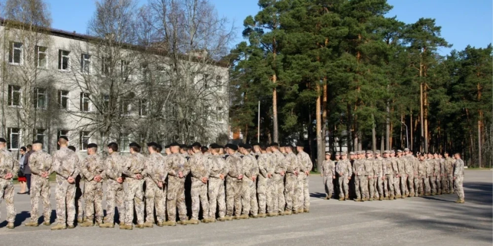 Минобороны Латвии просят отказаться от идеи призыва студентов в армию