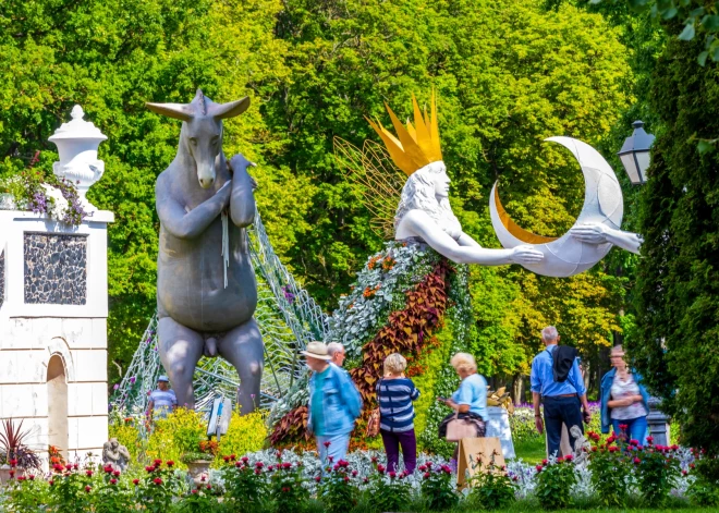 Pasaulē lielākais ēzelis, ērglis uz rokas un elektriskais krēsls ziedu festivālā? Tā visa ir īstenība!