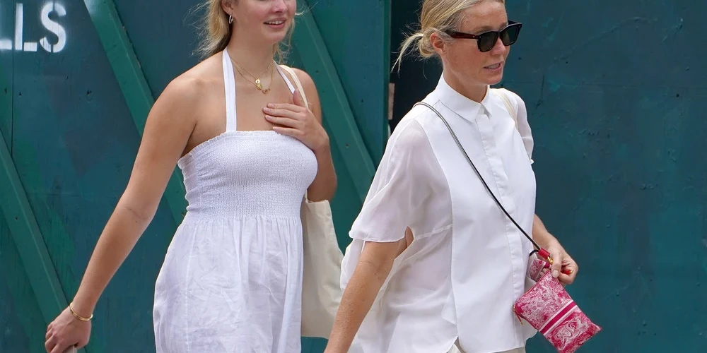 Gvineta Paltrova ar 18 gadus veco meitu Eplu.