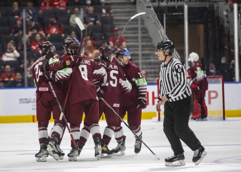 Latvijas U-20 izlase cienīgā spēlē piekāpjas Kanādas hokeja jaunajām zvaigznēm