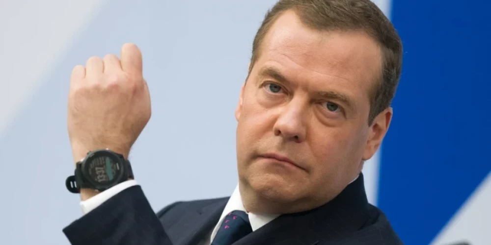 Dmitrijs Medvedevs aizbraucis uz pašpasludināto Luhanskas Tautas Republiku