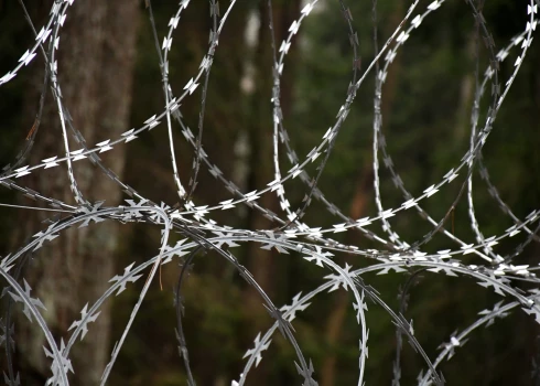 Pastāvīgā žoga būvniecību uz Latvijas-Baltkrievijas robežu ir plānots sākt tuvākajā laikā.