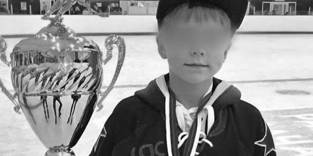 Из-за попадания шайбы в сердце умер 14-летний хоккеист - инцидент попал на видео