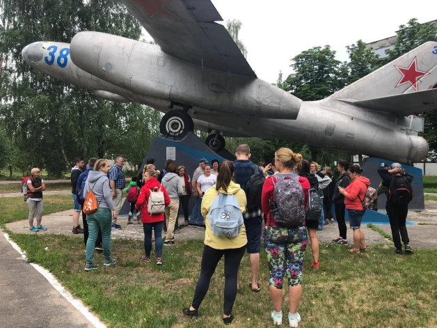 Ilgstoši īpaši izcēlies Mārupes novada Skultes centrā uz postamenta novietotais bumbvedējs IL-28, kam vispār nav sakara ar Otro pasaules karu, tomēr nu lidaparāts nogādāts aviācijas muzejā.