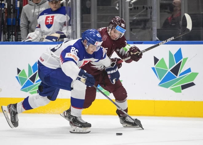 Latvijas junioru hokeja izlase pasaules čempionātā pēcspēles metienu sērijā piekāpjas Slovākijai