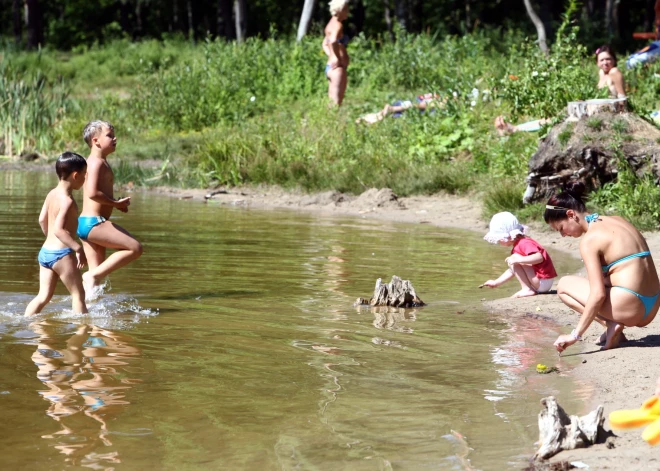 Температура воды в озере Бабелитис достигла +25 градусов; самая холодная вода - в Вецаки