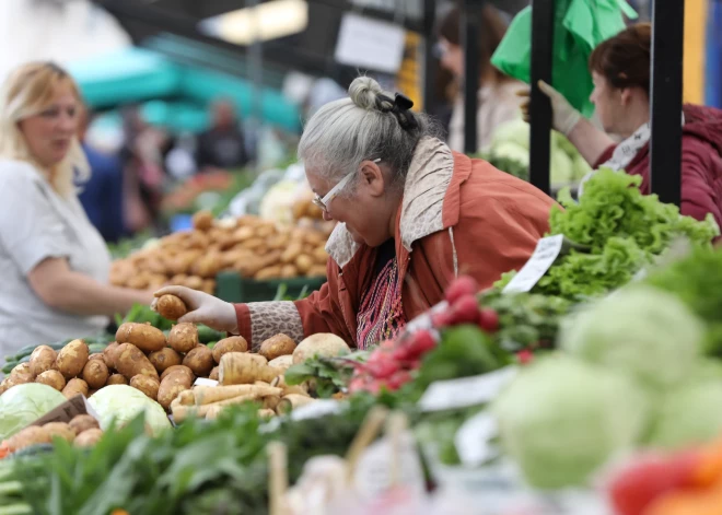 Купить продукты в жару и не отравиться: ПВС устроила рейд по Центральному рынку Риги