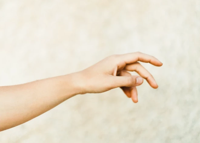 Почему немеют пальцы левой руки?