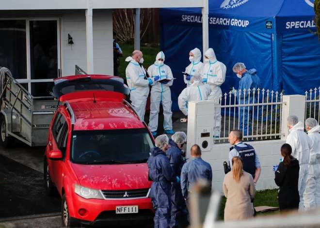 Identificētas mirstīgās atliekas, kas atrastas izsolē Jaunzēlandē nopirktajos čemodānos