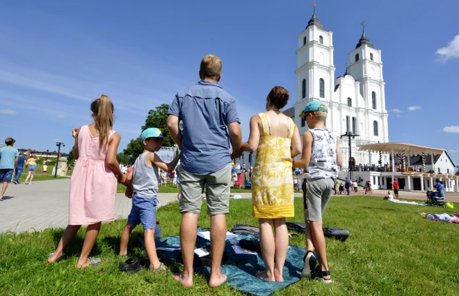 Dievmātes Debesīs uzņemšanas svētkos Aglonā, policisti visvairāk pārkāpumu atklāja debesīs. Laikam jau tā pienākas Debesīs uzņemšanas svētkos…