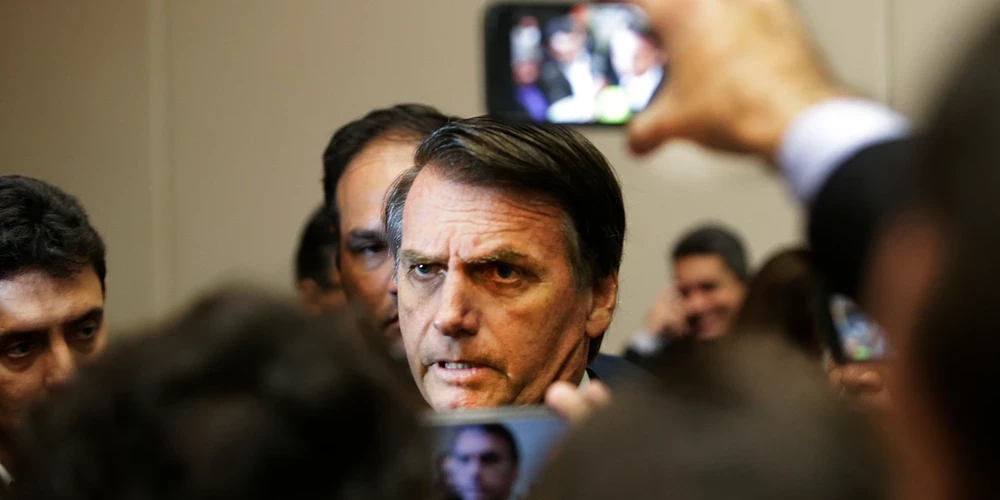 ВИДЕО: президент Бразилии устроил потасовку с блогером