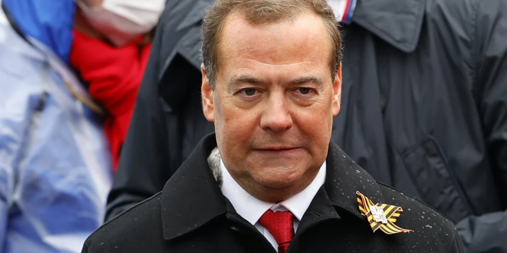 Medvedevs izsakās par eiropiešu "lepno vientulību ar izslēgtām plītīm, aukstiem radiatoriem un tualetes papīra mazgāšanu"