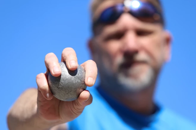 "Deviņvīri" spēlē petanku.