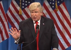 Алек Болдуин в роли Дональда Трампа в шоу Saturday Night Live