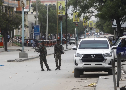 Uzbrukumā populārai viesnīcai Somālijas galvaspilsētā nogalināti vismaz 13 civiliedzīvotāji