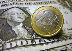Eiro vērtība atkal zem dolāra vērtības