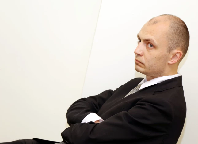 Partijas “Tautas kalpi Latvijai” priekšteces – viens no “Jaunās saskaņas” līderiem Jānis Kuzins skaidrojis, ka TKL vedot sarunas ar vārdā nenosauktu rašistu fīrera Putina padomnieku par lētāku gāzi Latvijai.