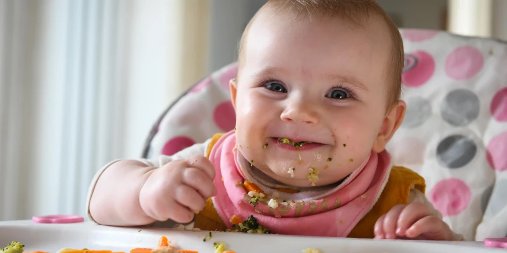 Mūžīgās debates: kā pareizi iepazīstināt bērnu ar ēdienu