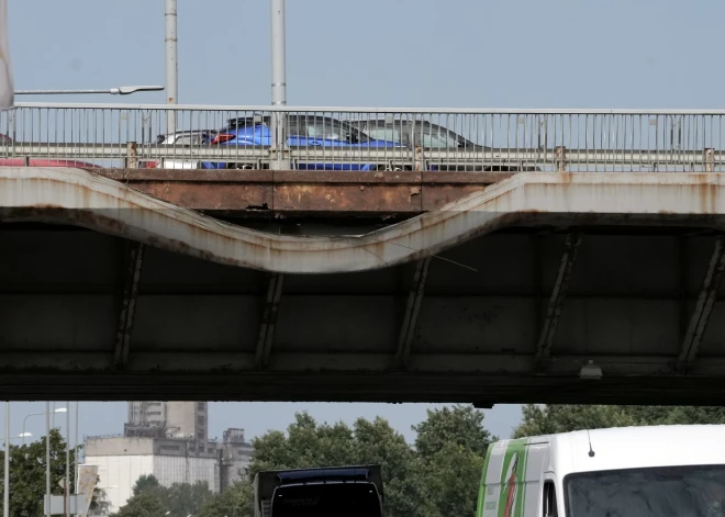 ФОТО: Вантовый мост нуждается в срочном ремонте; движение ограничат