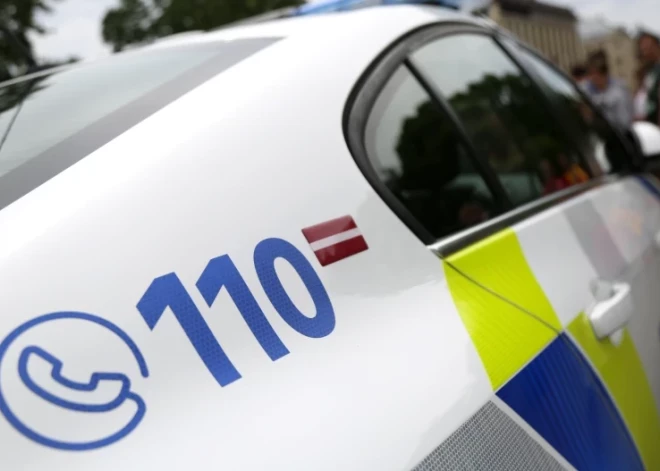 Выдающие себя за полицейских мошенники выманили у жителей Курземе несколько тысяч евро