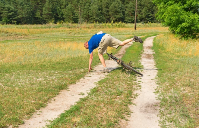 Kāds jēgu pazaudējis velosipēdists Pļaviņās iedzīvojies pamatīgā naudas sodā – nu viņam būs jāatvadās no 2410 eiro.