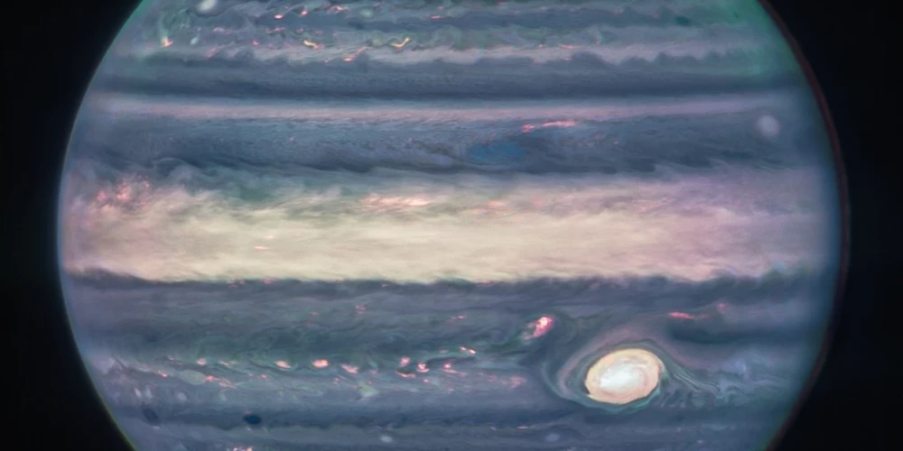 "Nekad neesam Jupiteru redzējuši šādu": Džeimsa Veba teleskops parāda neticamu Jupitera skatu